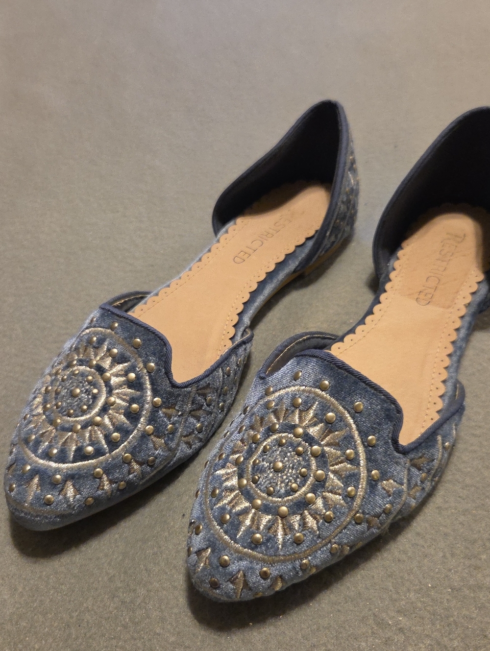 Restricted Women's Blue Embellished Pointed-Toe Flats - Size 7.5